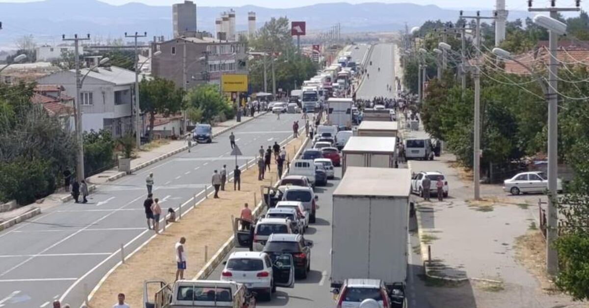 Edirne’de otomobilin çarptığı yaya öldü, sürücü kaçtı; mahalleli yolu kapattı