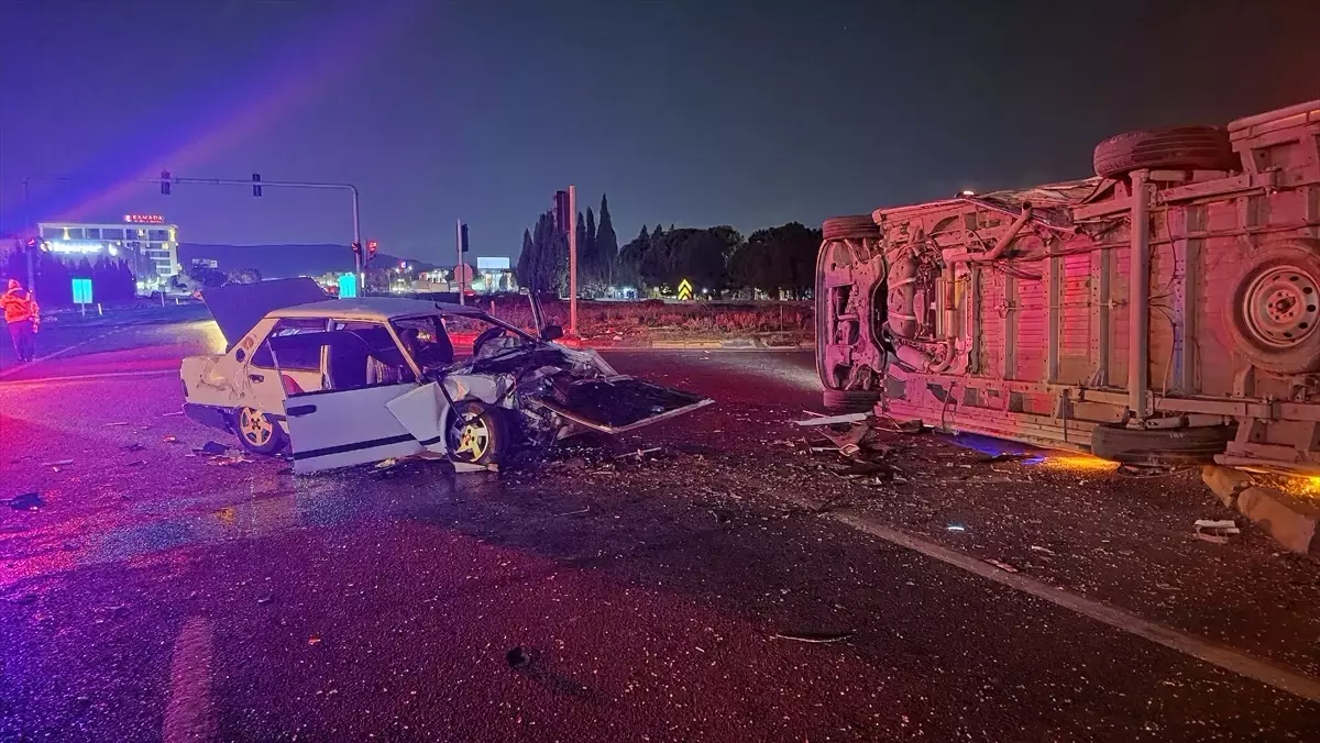 Kemalpaşa’da Trafik Kazası: 5 Yaralı